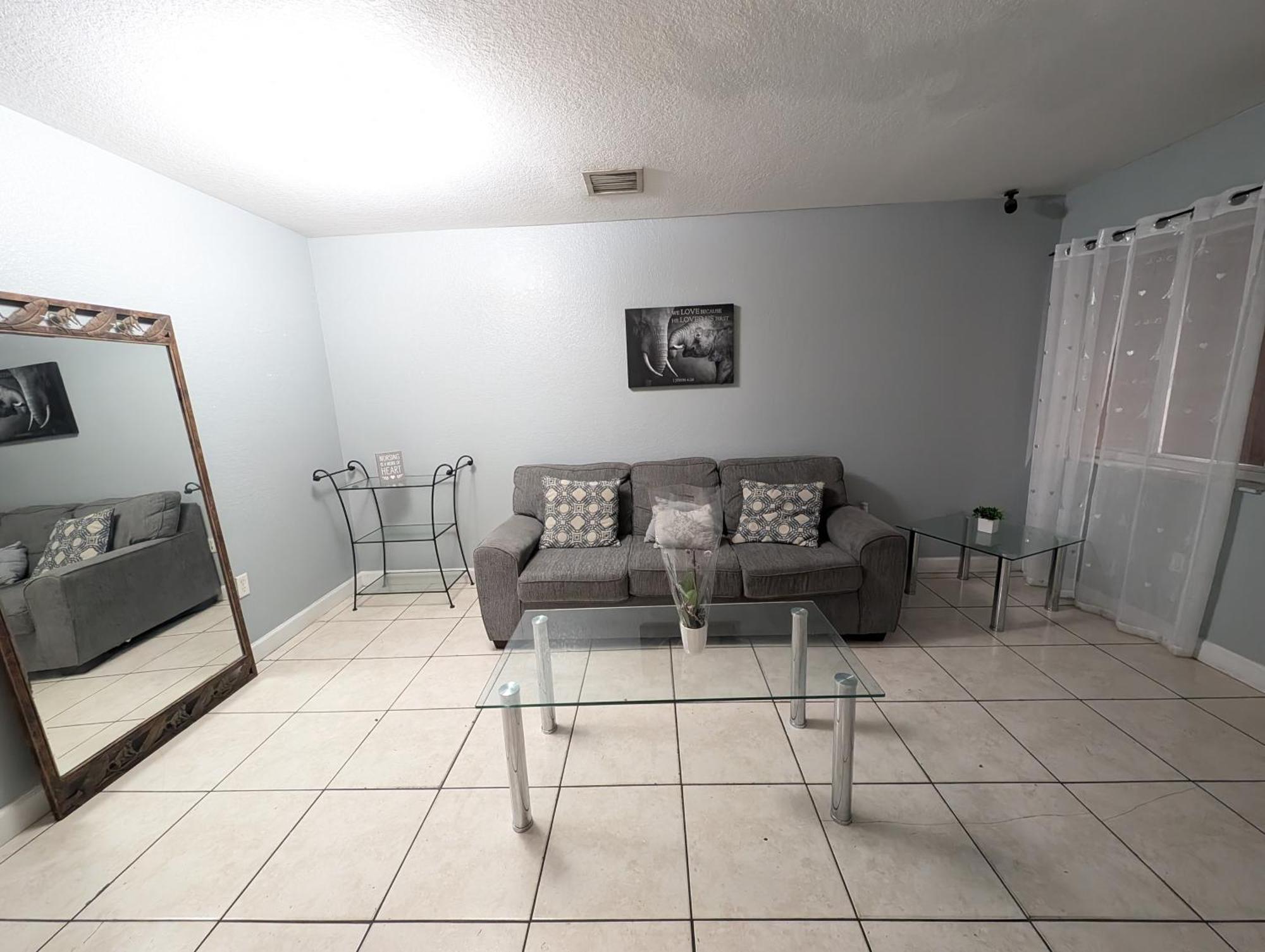 Milusol Vandrehjem Miami Shores Eksteriør billede