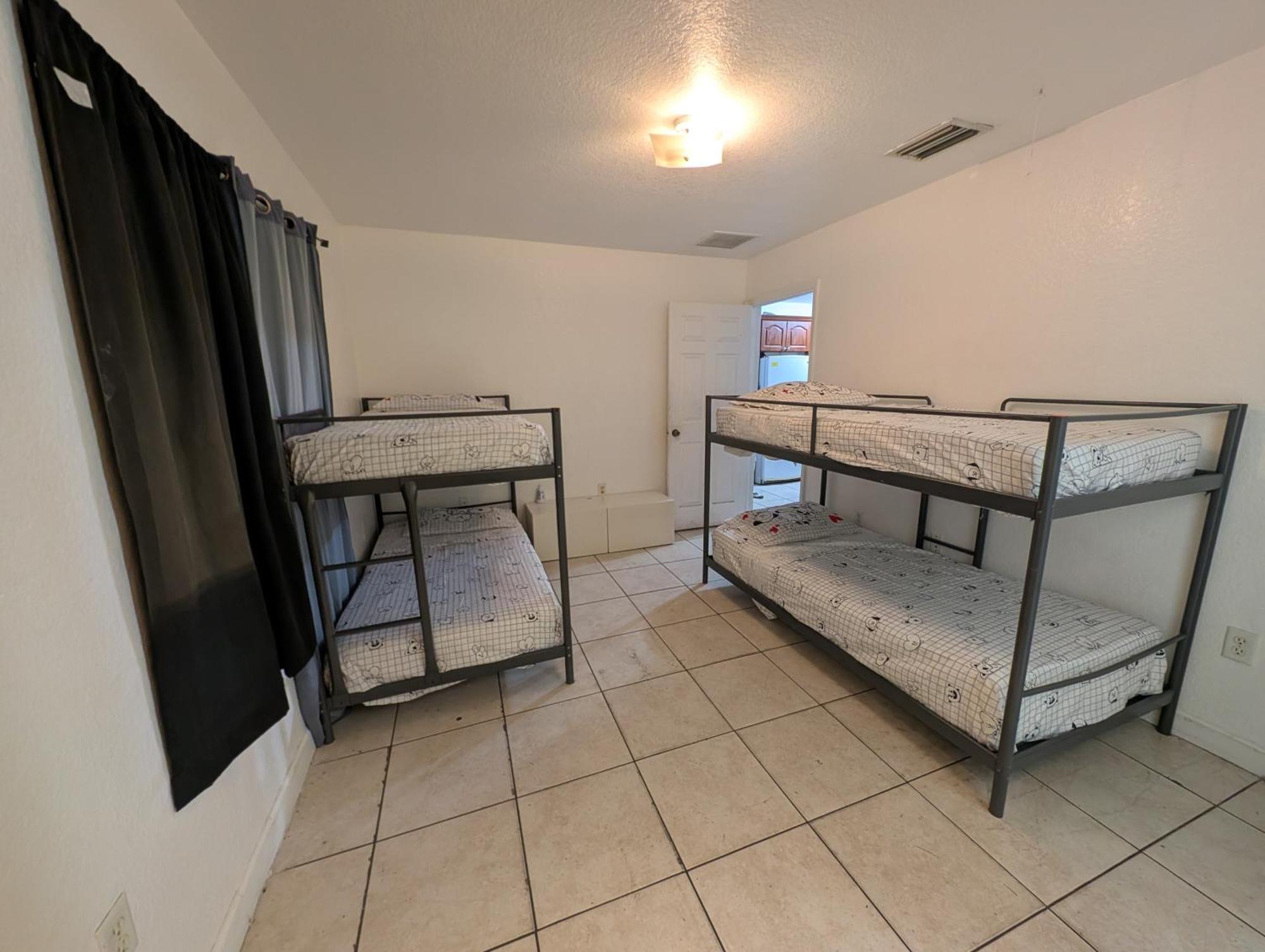 Milusol Vandrehjem Miami Shores Eksteriør billede